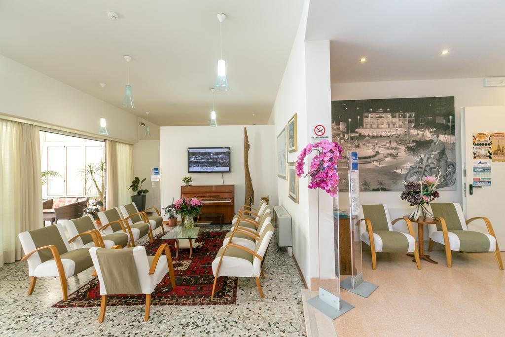 לידו די ג'סולו Hotel Colonna מראה חיצוני תמונה